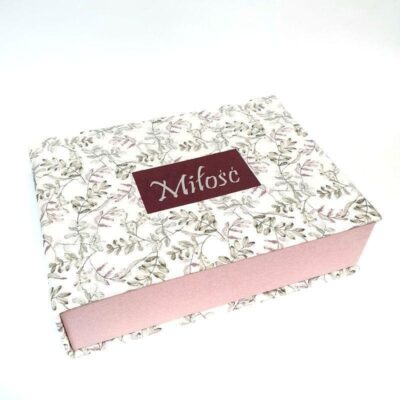 Ozdobne pudełko, kasetka do przechowywania z tkaniną w pastelowych odcieniach