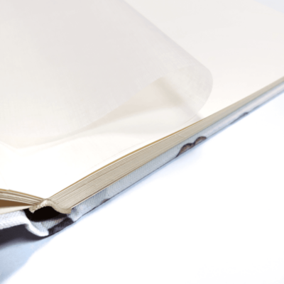 Piękny album na zdjęcia w twardej oprawie z motywem polnych kwiatów. Idealny na prezent dla miłośniczek natury.