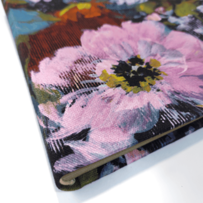 Piękny album fotograficzny, który będzie idealnym prezentem dla miłośniczki malarstwa lub kwiatów.