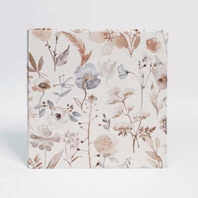 Album fotograficzny do wklejania zdjęć w twardej oprawie z motywem malowanych polnych kwiatów