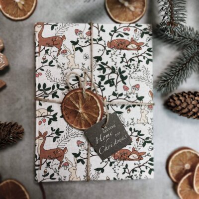 Uroczy notatnik, szkicownik w twardej oprawie z motywem lasu i leśnych zwierząt