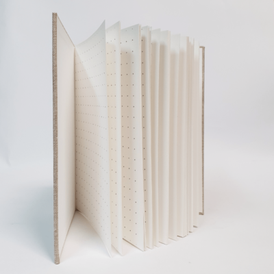 Album klasyczny Len 30x30 50 kart ecru z przekładkami